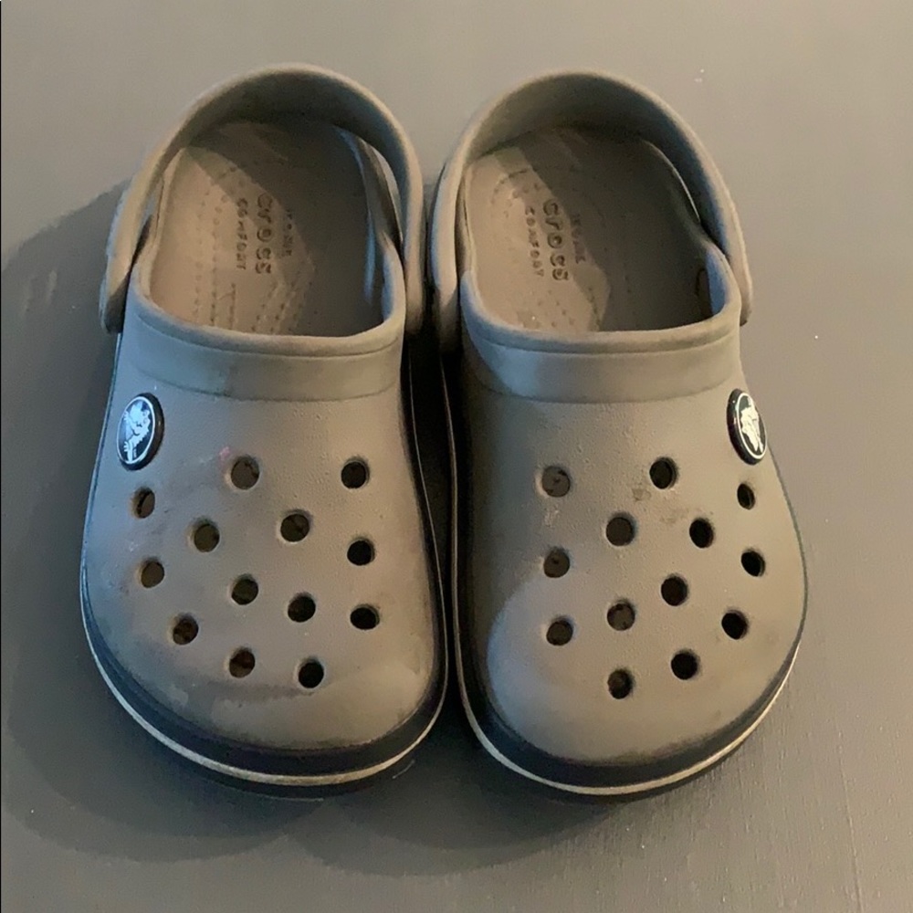 Gray Crocs Toddler 9 Summer Sandals Water 🐊